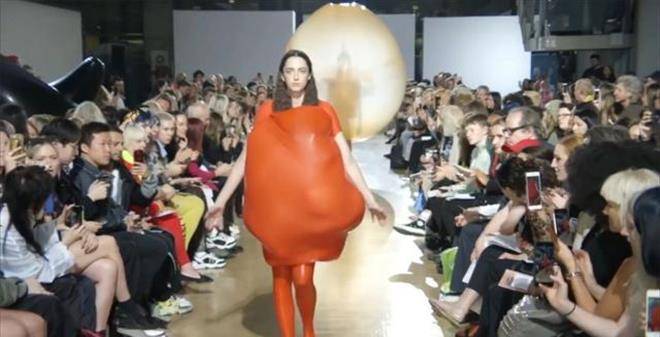 9体育-德罗巴重返赛场，晋级下一阶段首场状态出色，曼联观众沸腾！赛场气氛高涨(2025年lpl赛事规则)