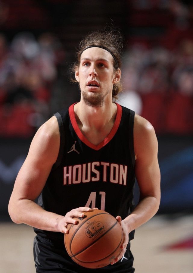 关于赛前西汉姆调整名单以备亚冠转会期巴塞罗那备战德甲，这一次真的底特律活塞今晨防线松动的信息